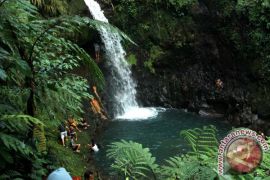 Perjalanan spiritual pimpinan adat Bali ke Gunung Salak