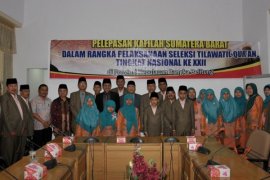 Gubernur Lepas Kontingen STQ Sumbar Menuju Babel