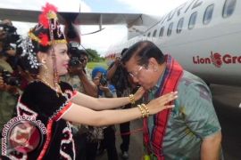 Menkokesra Agung Laksono Kunjungi Sulbar 