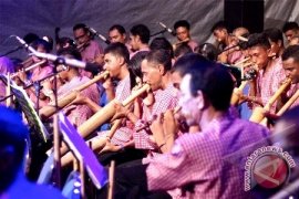 Konser Molucca Bamboowind Orchestra "hipnotis" Wisman Australia