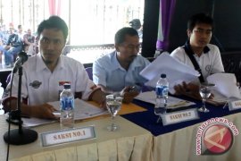 Saksi Cagub Kaltim Tanda Tangani Hasil Rekapitulasi Pilgub 