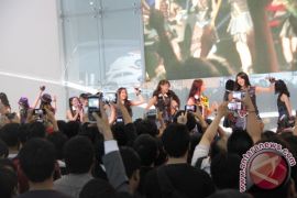 JKT48 mini konser di booth Honda IIMS 2013
