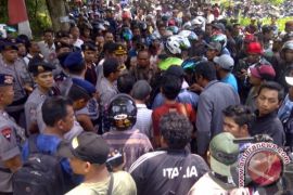 Demo Lagi di KPU Kubu Raya, Sempat Bentrok