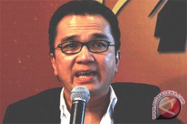 Anggota DPR RI Tantowi Yahya Raih INews Maker Award 2015