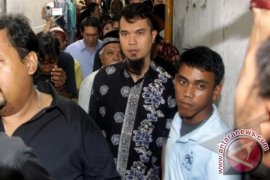 Ahmad Dani Kunjungi Korban