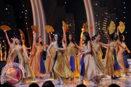 Kontestan "Miss World" Bawakan Tari Kipas 
