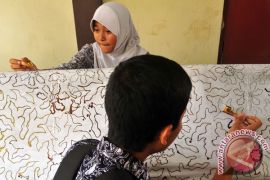 Anak Bulgaria ikut kompetisi lukis batik