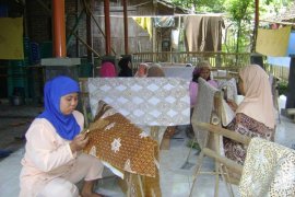 Kemenperin Dorong Generasi Muda Belajar Membatik
