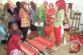 Potensi Kain Tenun Pagatan Terus Dikembangkan