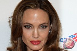 Angelina Jolie tampak mengerikan di trailer 'Maleficent'