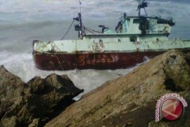 SAR gunakan helikopter cari korban kapal kandas 