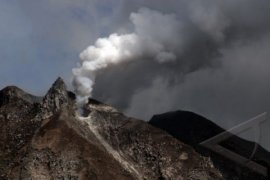 GUNUNG SINABUNG KEMBALI ERUPSI Page 1 Small