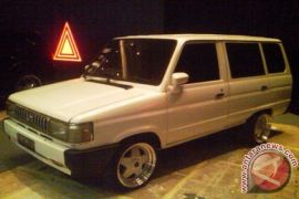 100 kendaraan modifikasi ramaikan Final Autoblackthrough 2013 