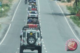 Ekspedisi Indonesia Tertahan di Jembatan Sungai Melasu