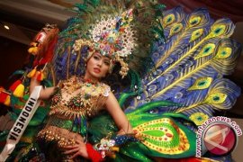 Puteri Indonesia 2013 Whulandary bertemu media Moskow