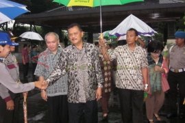Mantan Kapolri Berziarah