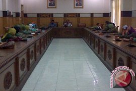 Legislator pertanyakan penanganan tenaga honorer K-2