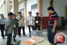 KPU Setrika Surat Suara 
