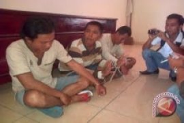 Duda empat anak larikan ABG