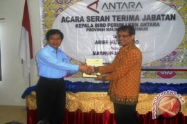 KPC Sumbang Dua Judul Buku Kepada Antara