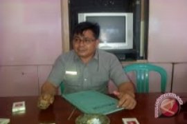 Penertiban baliho calon bupati OKU nyaris ricuh