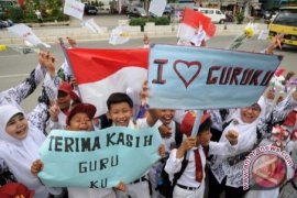 Tiga siswa SD Tabalong terima beasiswa prestasi