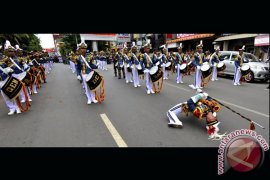 KIRAB DRUMBAND AAL 2013 Page 2 Small