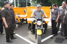 Bantuan kendaraan pengangkut sampah