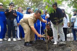Iwapi Tanam Pohon di Bantaran Pabelan