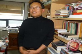 Pergulatan Profesor Koh Young dengan sastra Indonesia