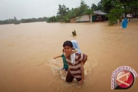 Banjir masih genangi ribuan rumah di Singkil