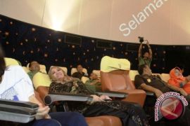 PJRT Datangkan Proyektor Pemutar Film Tiga Dimansi 