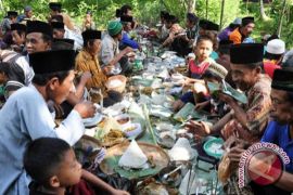 Warga Ketitang ikuti tradisi "nyadran" 