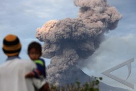 ERUPSI GUNUNG SINABUNG Page 1 Small