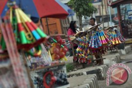 Penjual Terompet Tahun Baru Page 1 Small