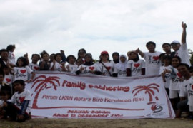 Family Gathering HUT ke-76 ANTARA/Joko Sulistyo
