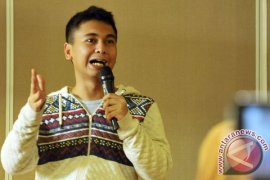  Raditya Dika Siapkan Film dan Buku Baru Page 1 Small