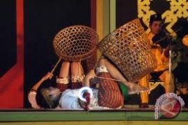 "Tari Sayak" Desa Air Batu, tradisi yang nyaris punah