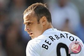 Berbatov merasa aneh jika  musim dibatalkan dan Liverpool tak juara