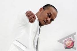Iwa K rombak 'Nombok Dong' di pembukaan NBL