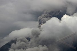 Lima Desa di Karo Dilanda Debu Vulkanik