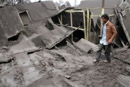 Sejumlah Rumah di Karo Ambruk Akibat Debu Vulkanik