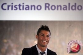 Ronaldo kecanduan operasi plastik