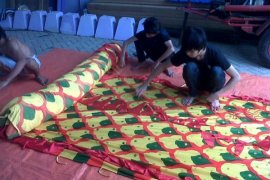 Pengrajin Reflika Naga Pontianak Mulai Terima Pesanan