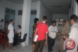Penyelidik Kejari Minut periksa barang RSUD MWM 