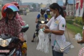 Caleg PKS Riau Bagi-Bagi Telur