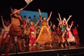 Mahasiswa Bulgaria Belajar Tarian Indonesia