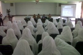 Pemkot Padang Panjang Motivasi Santri Diniyyah Putri