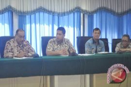 Komisi VIII DPR RI serahkan bantuan di Manado