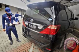 Sindikat congkel spion mobil Alphard saat macet di depan Gedung DPR